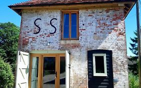 The Dovecote - Unique Self-Contained 1Bed Renovated Barn